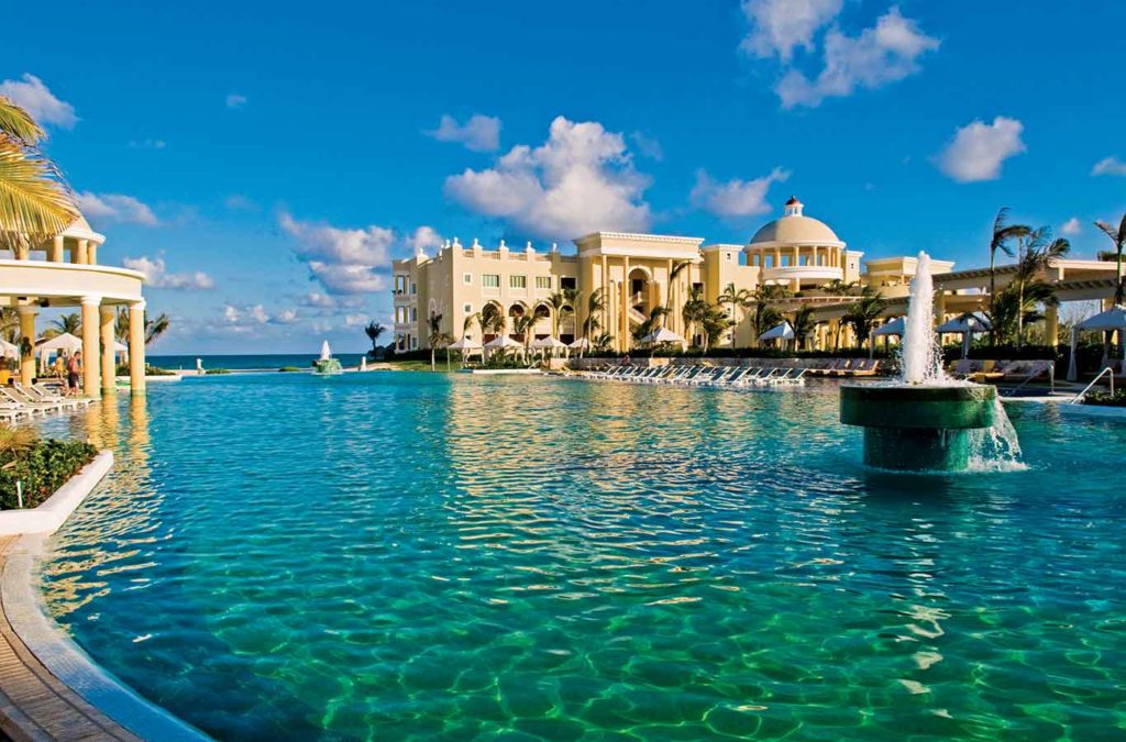 What luxury hotels offer all-inclusive packages?