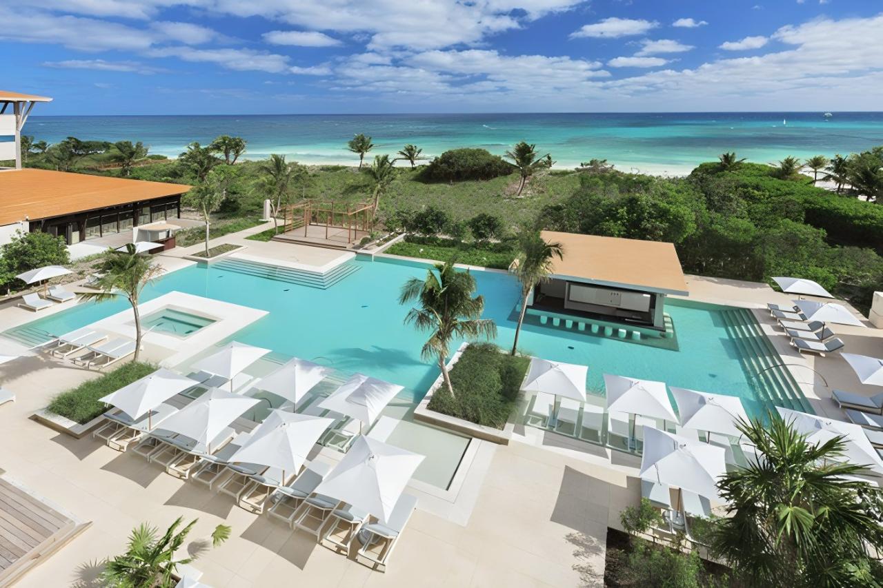 What luxury hotels offer all-inclusive packages?